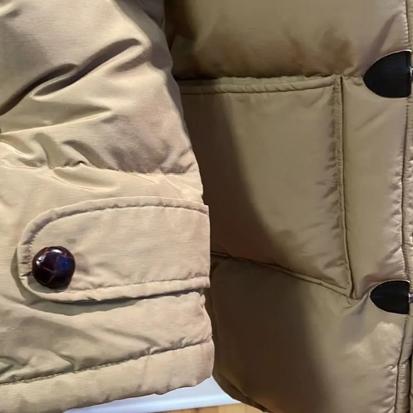 The Company Store muted gold hidden zipper toggle closure puffer coat. Large. - Picture 4 of 11